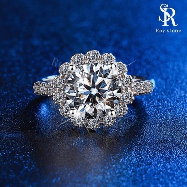 Sunny Ring Moissanite